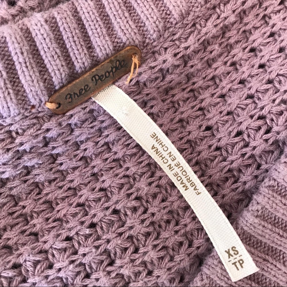 Free People Strappy Loose Oversized Raw Hem Sweater Sz XS Lavender Cold Shoulder - Picture 8 of 9